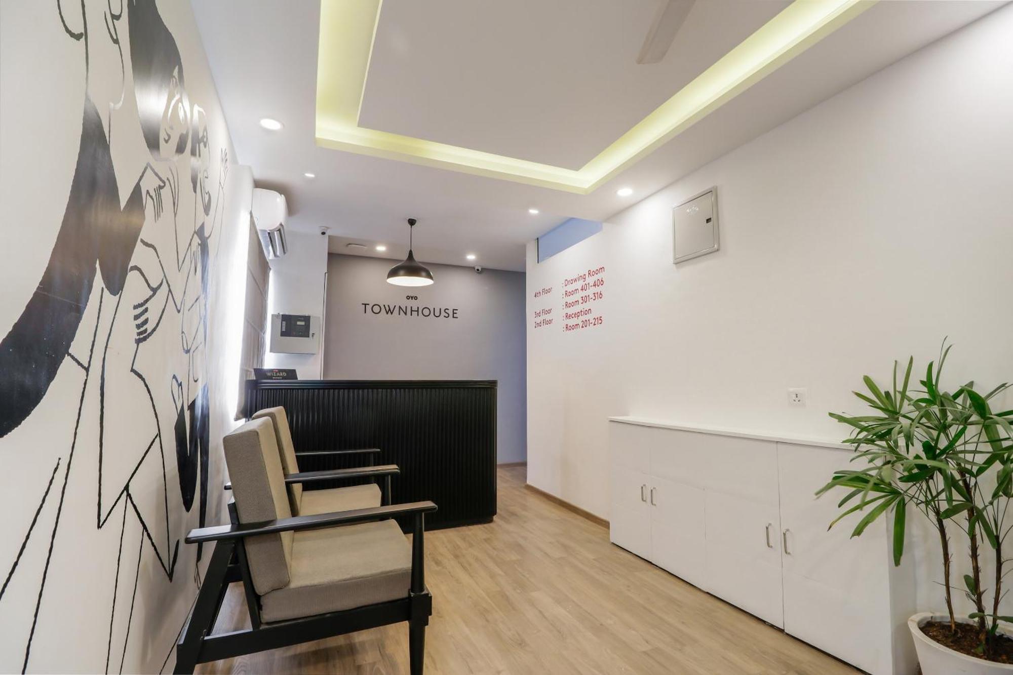 Super Townhouse The Landmark 印多尔 外观 照片