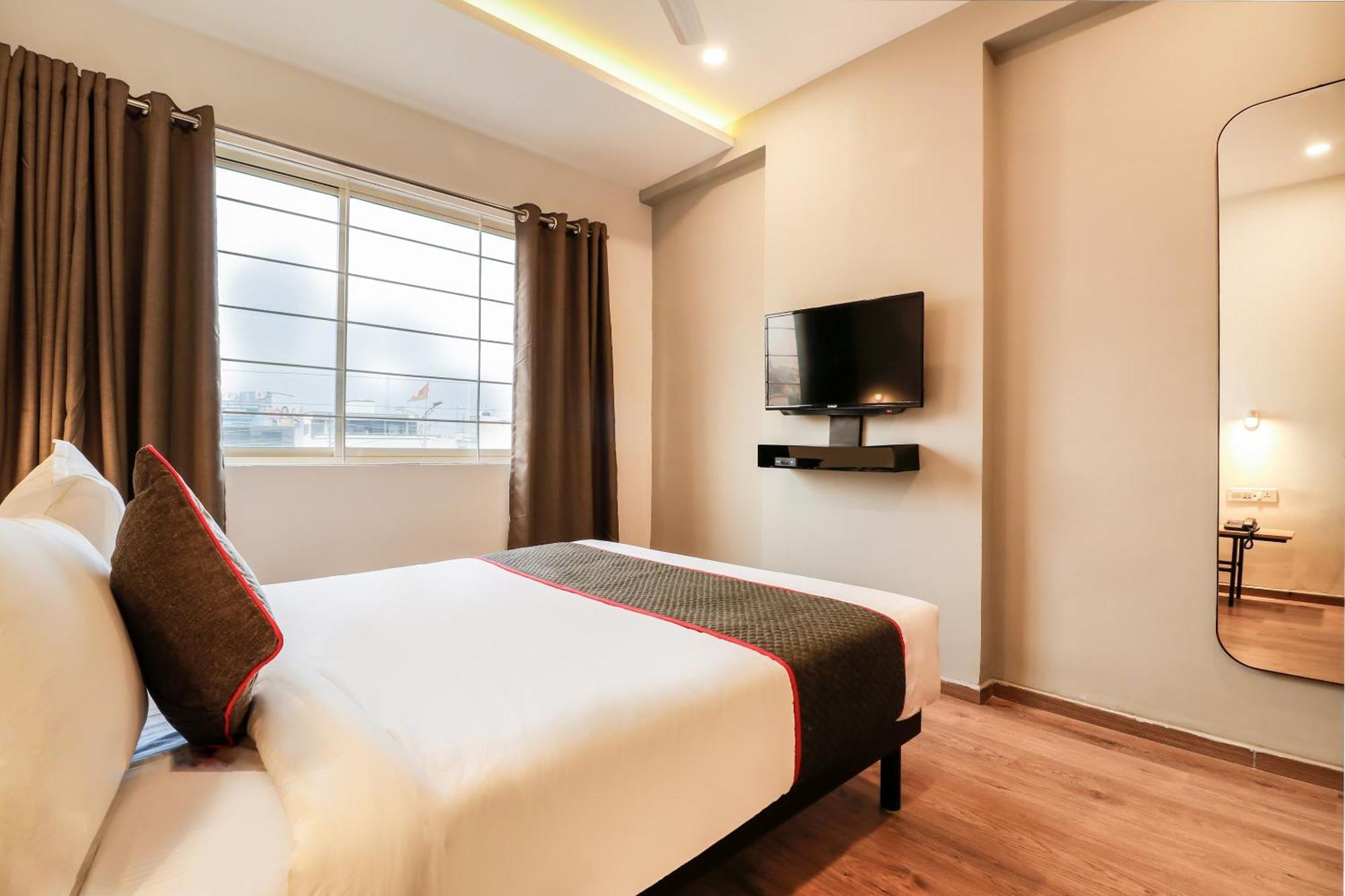Super Townhouse The Landmark 印多尔 外观 照片