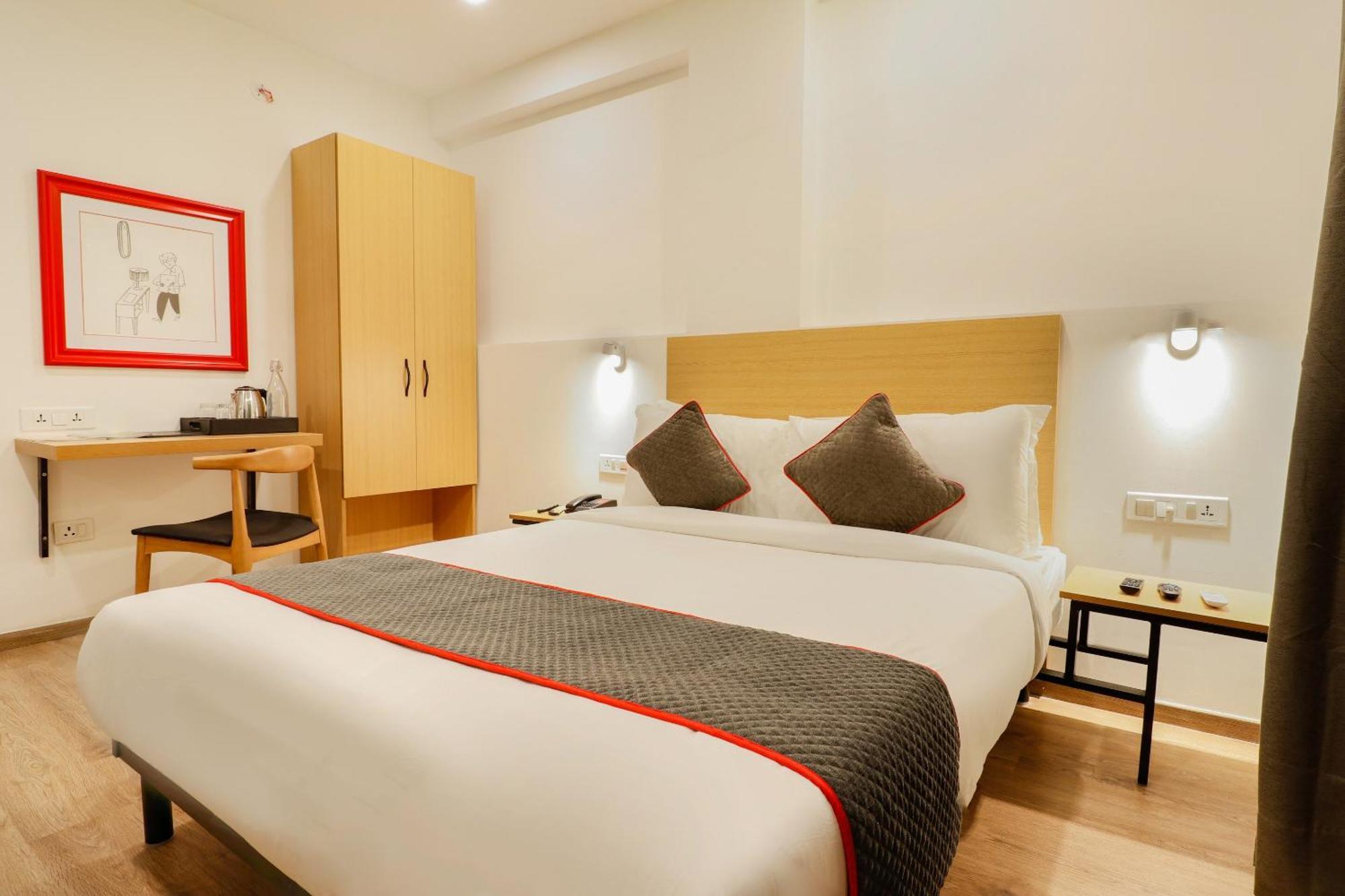Super Townhouse The Landmark 印多尔 外观 照片