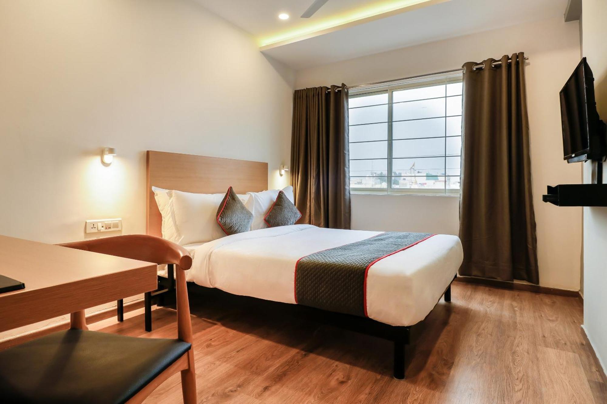 Super Townhouse The Landmark 印多尔 外观 照片