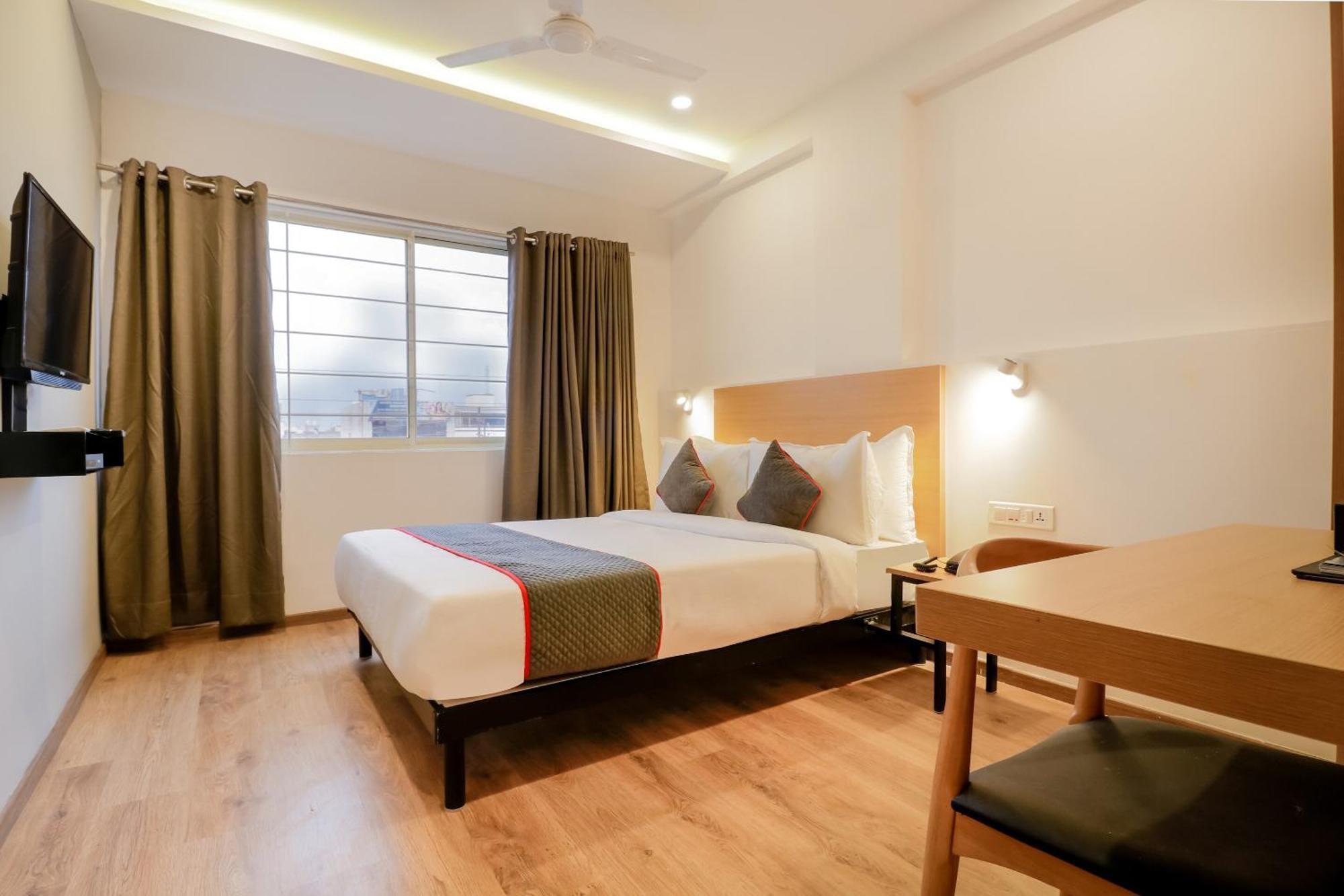 Super Townhouse The Landmark 印多尔 外观 照片