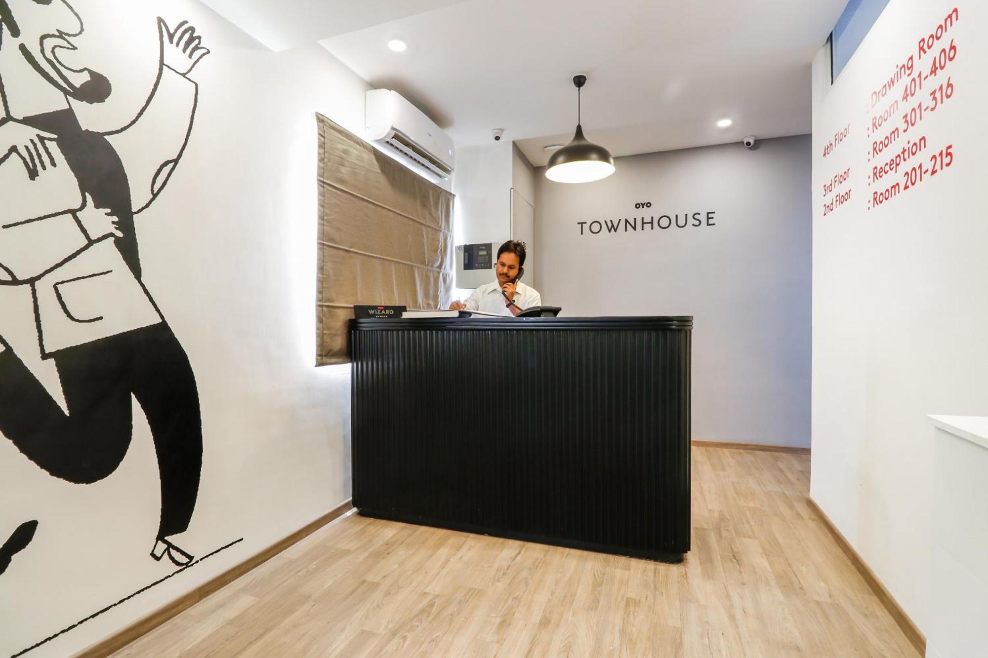 Super Townhouse The Landmark 印多尔 外观 照片